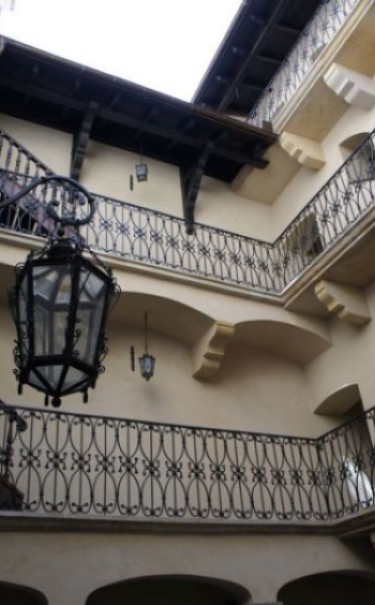 Dziedziniec krużgankowy kamienicy Fukierowskiej – siedziby Stowarzyszenia Historyków Sztuki. Dziedziniec krużgankowy kamienicy Fukierowskiej – siedziby Stowarzyszenia Historyków Sztuki