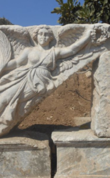 Brama Herkulesa - płaskorzeźba Nike